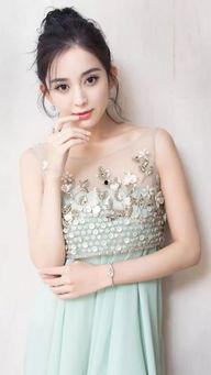 吃瓜娱乐圈四字女星,瓜田李下，星光璀璨的幕后故事